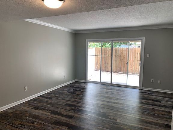 3rd image of 1010 N Toombs St APT 14