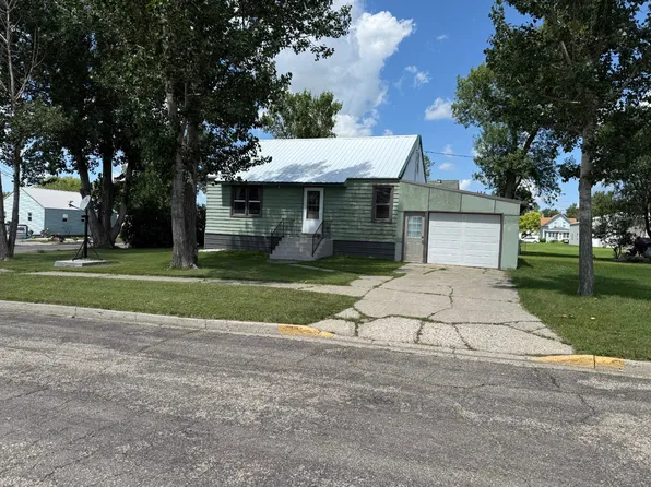 104 6th St SE, Ashley, ND 58413