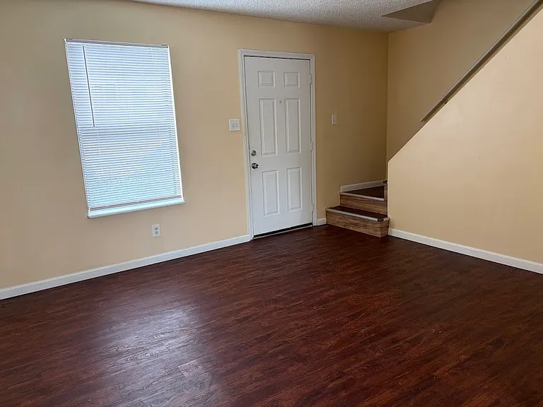 2116 Lightning Dr — Photo 1