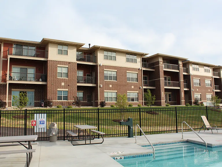 Scenic Ridge Apartments — Photo 1