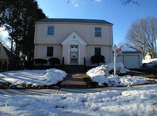 206 Roydon Rd, New Haven, CT 06511