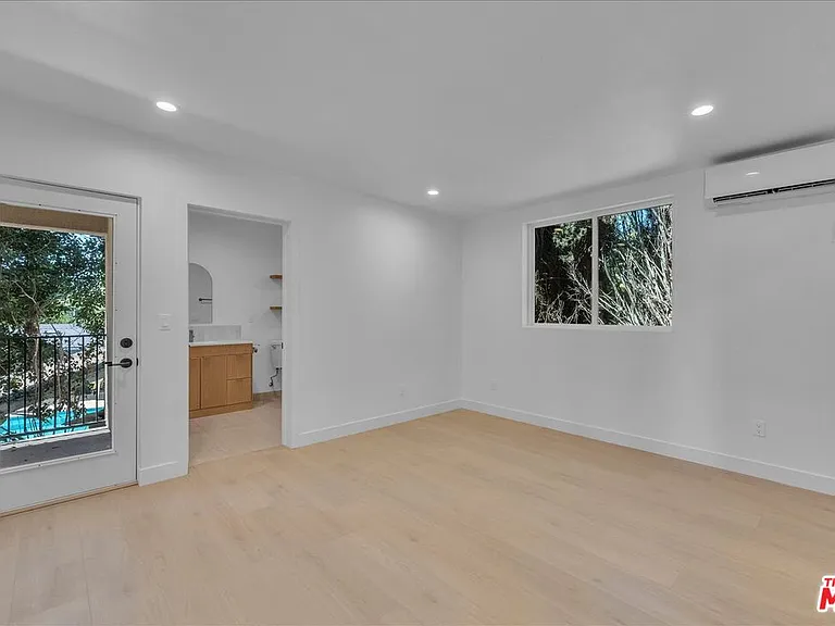 6913 1/2 Encino Ave #UPPER — Photo 30