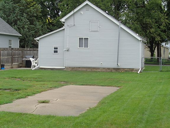 5th image of 219 N 1st St