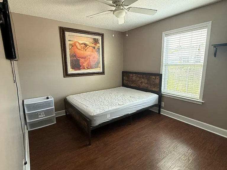229 S Lake Forest Dr — Photo 2