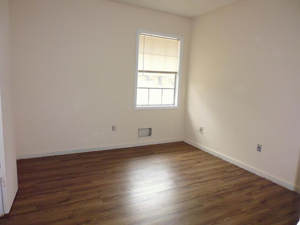 2nd image of 10159 Port Royal Ct