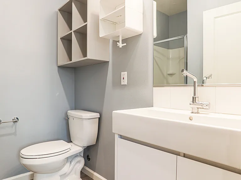1259 W 36th Pl — Photo 11