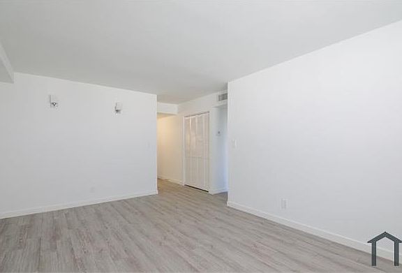 2nd image of 13605 NE 3rd Ct APT 204