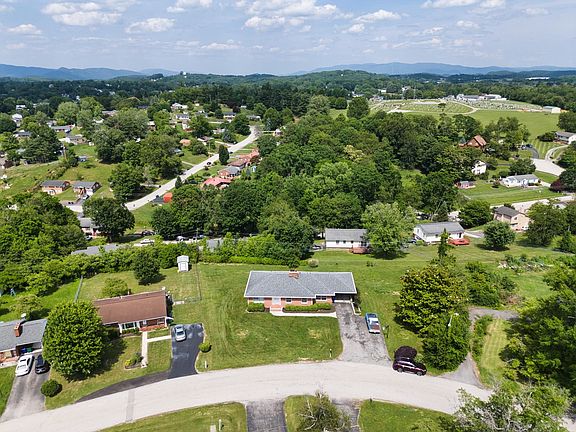 4th image of 108 Roseland Dr