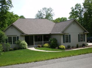 185 Weathervane Dr, Slippery Rock, PA 16057
