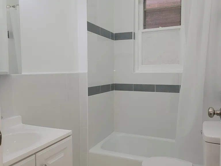 1034 W Walnut St #1 — Photo 7
