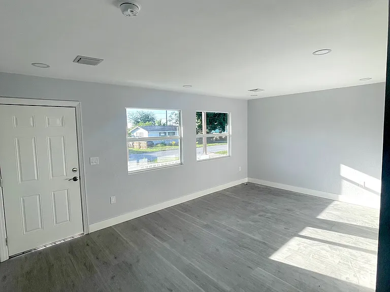 2115 Orange Blossom Ave — Photo 3