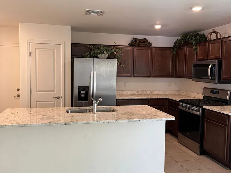 1127 E Descent St — Photo 9
