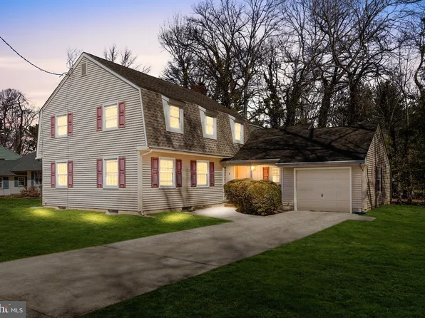 128 Deerfield Dr, Cherry Hill, NJ 08034