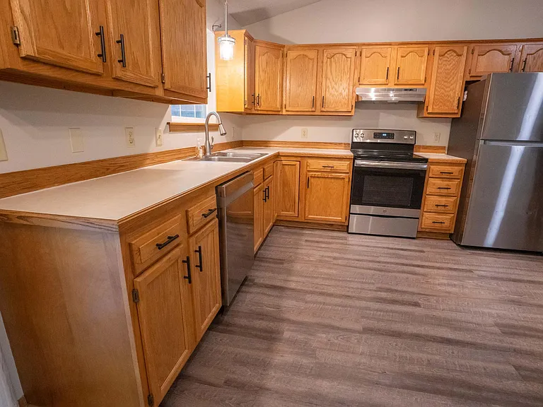 1632 Ledgewood Blvd NE — Photo 5