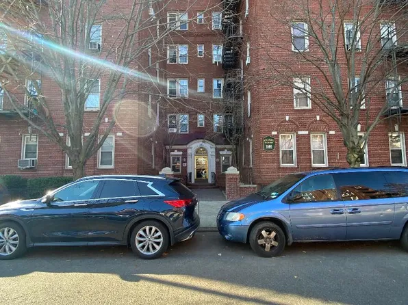 1560 East 18th Street image 1 of 24