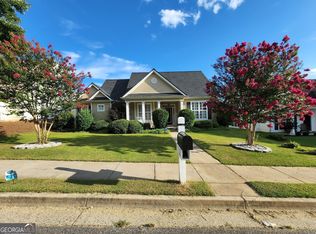 225 Portico Pl, Newnan, GA 30265