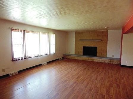 5th image of 220 E Greenwood Ave