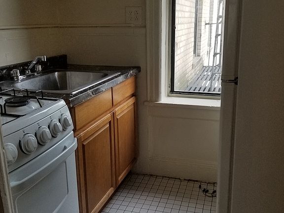 2nd image of 8622 98th St APT 1B