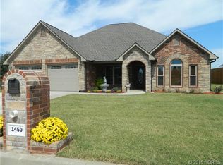 1450 Villa Ct, Fort Gibson, OK 74434