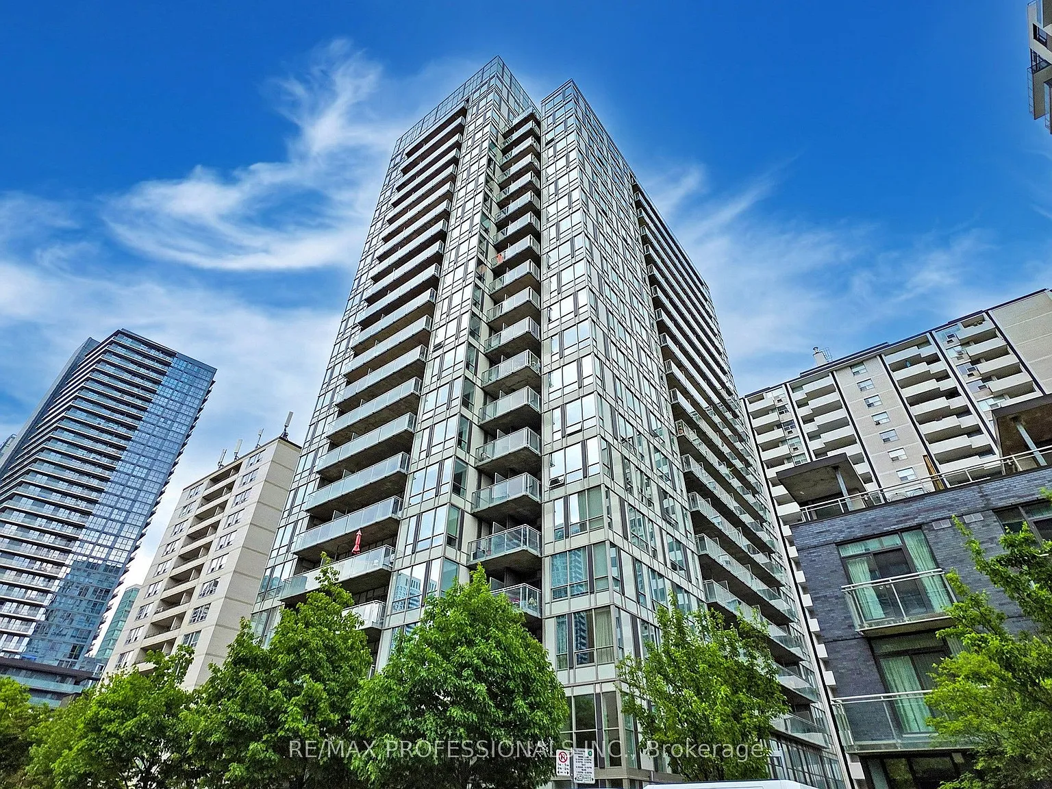 83 Redpath Residences — Photo 1
