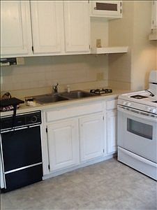 3rd image of 907 Evergreen Ln