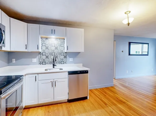 1105 Lexington St Unit 7, Waltham, MA 02452