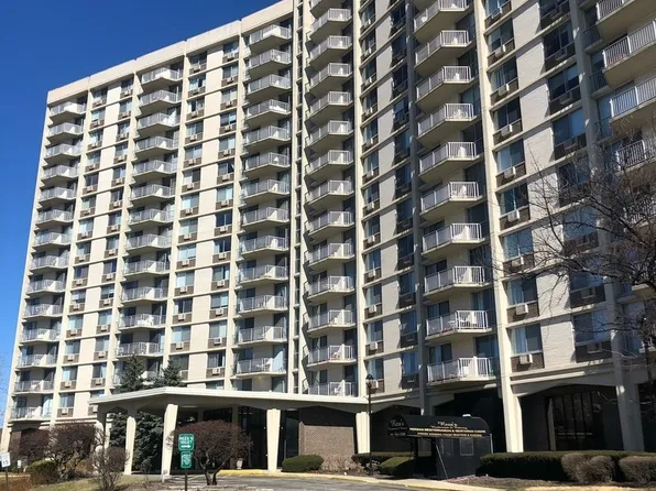 40 N Tower Rd APT 1F, Oak Brook, IL 60523