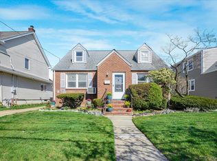 10 Dorothy Place, Lynbrook, NY 11563