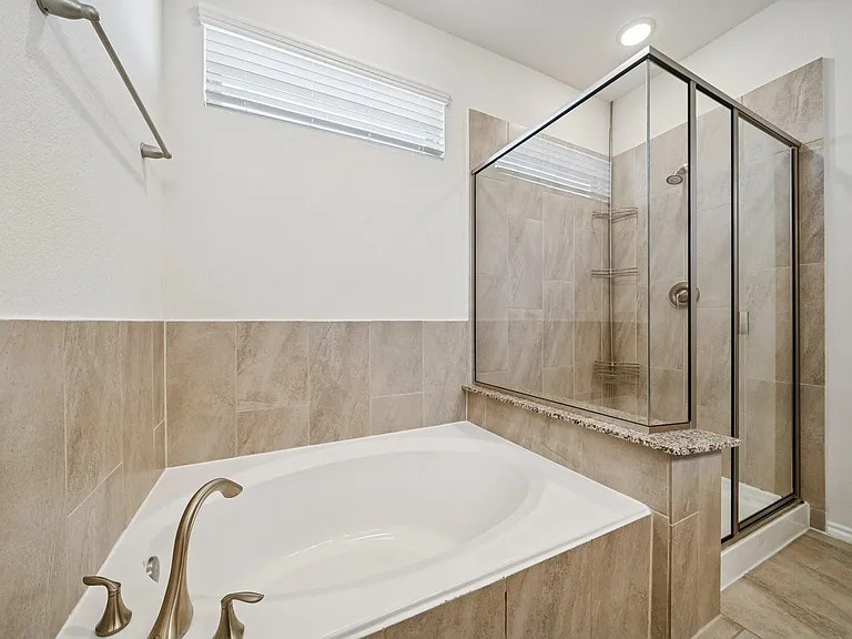 8604 Hollyoaks Creek Ln — Photo 21