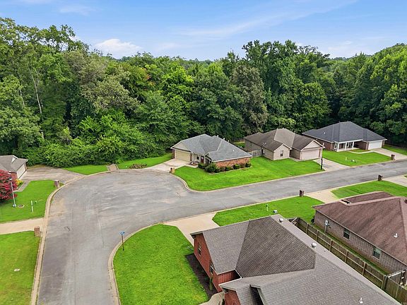 3rd image of 410 Calvin Ct