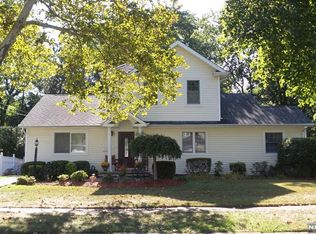 348 Oak Ave, River Edge, NJ 07661