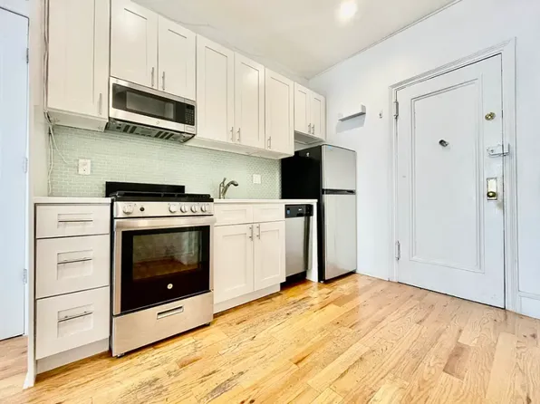 258 West 22nd Street image 2 of 8