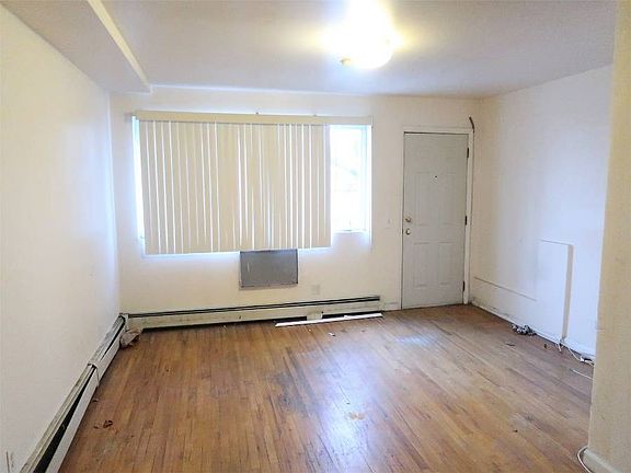 3rd image of 11649 Farmers Blvd