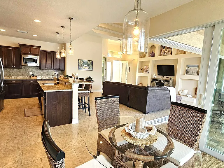 Dining room-kitchen