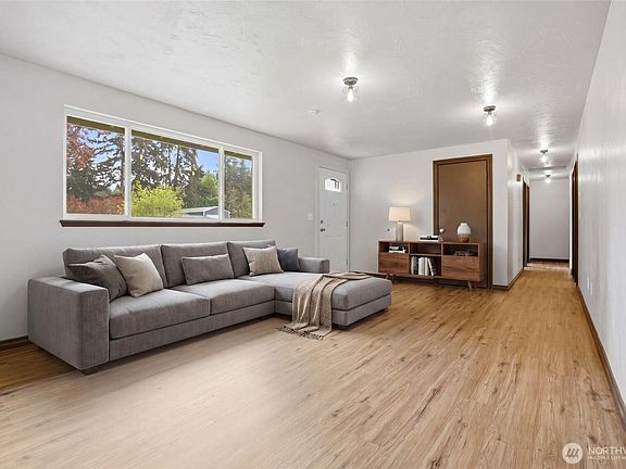 3rd image of 122 Raintree Loop SE