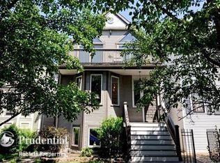 1216 W Nelson St, Chicago, IL 60657