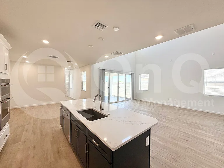 10042 S 23rd Ln — Photo 5