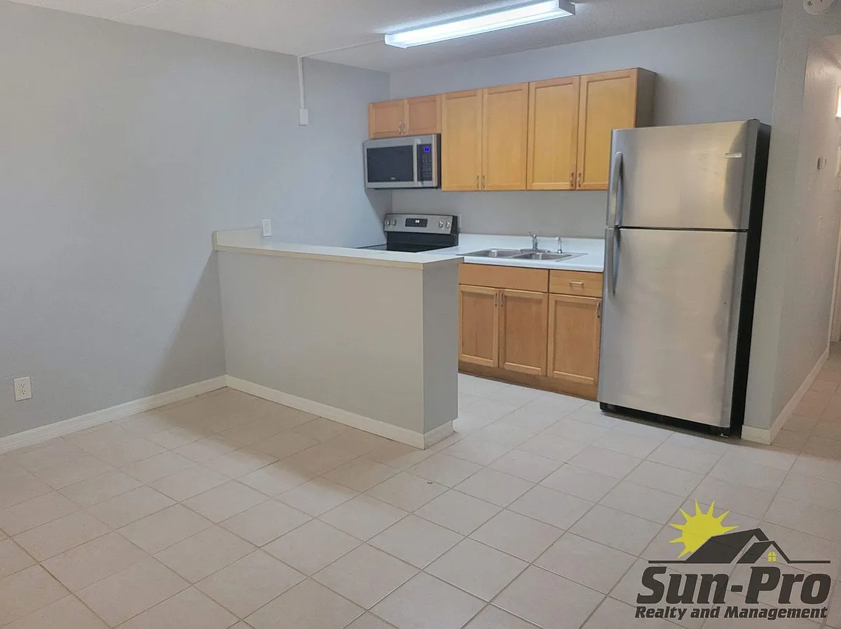 Building Photo - 515 Silver Beach Ave #3