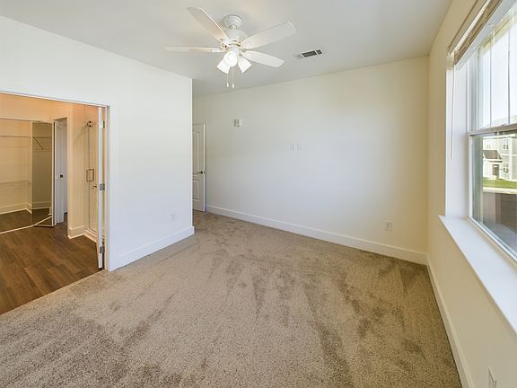 4th image of 320 Arsdale Ave #27-205
