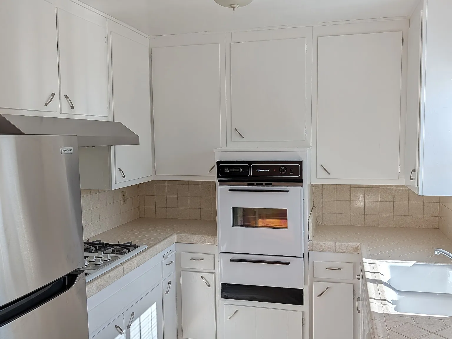 4444 Whitsett — Photo 3