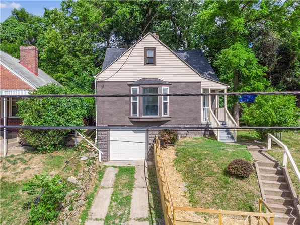 2149 Village Dr, Pittsburgh, PA 15221
