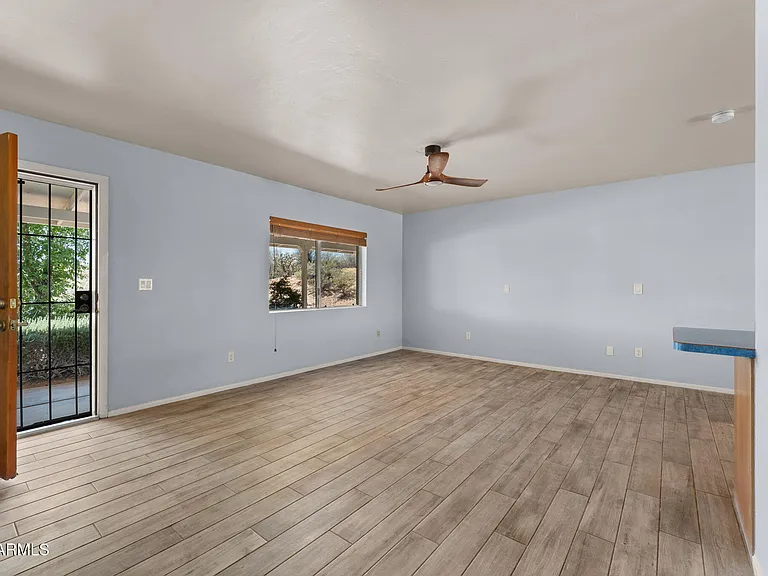 589 N Jackson St — Photo 11