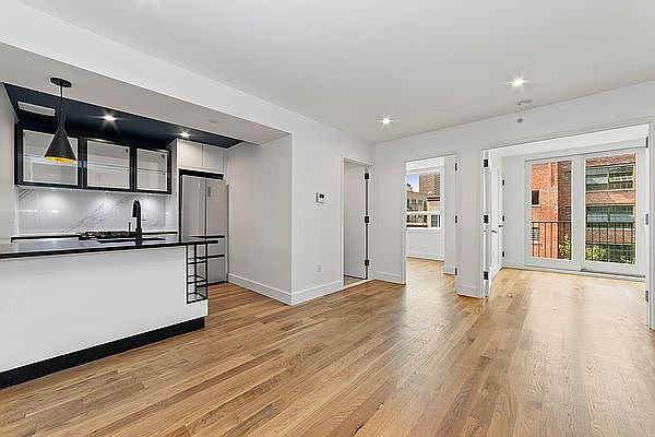 1st image of 10 Lexington Ave APT 4S