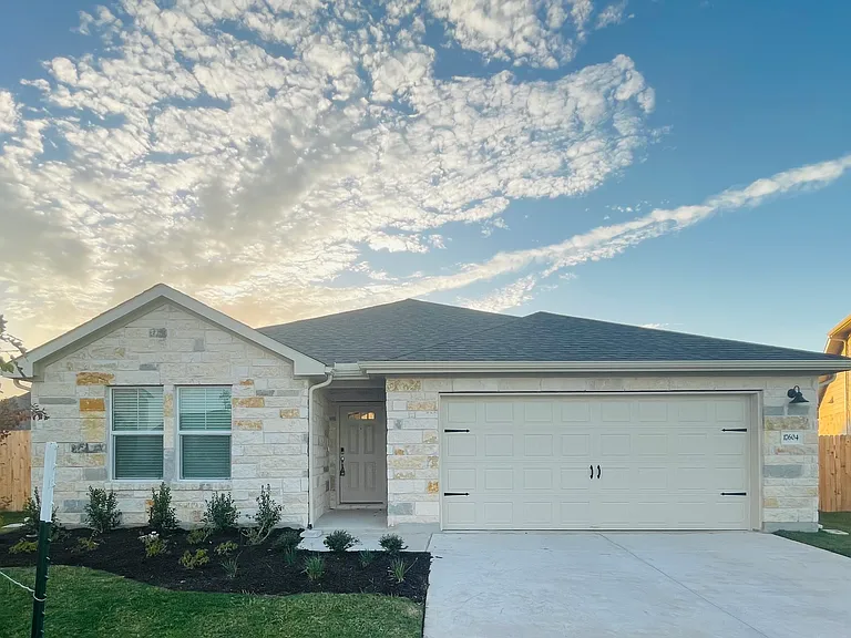 17604 Pepperwood Cv — Photo 1