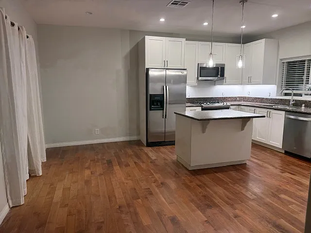 3 bed, 2.5 bath, 1600 sqft, $4,995 — Photo 3