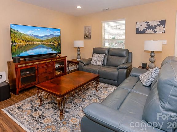 3rd image of 203 Burnt Chimney Ln