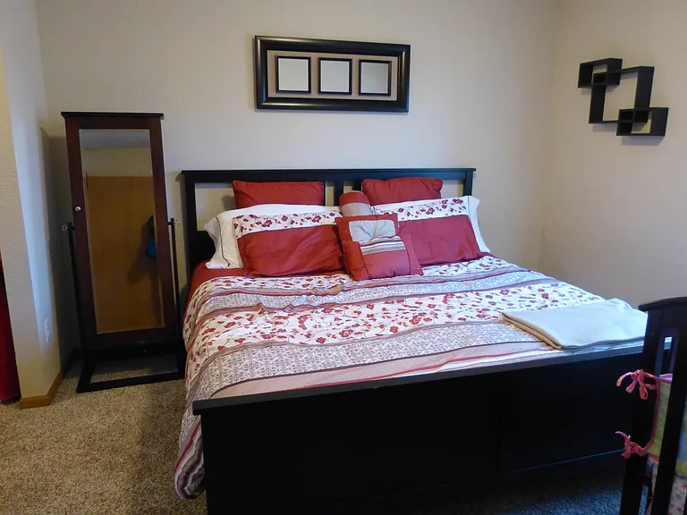 Creekside Apartments — Photo 9