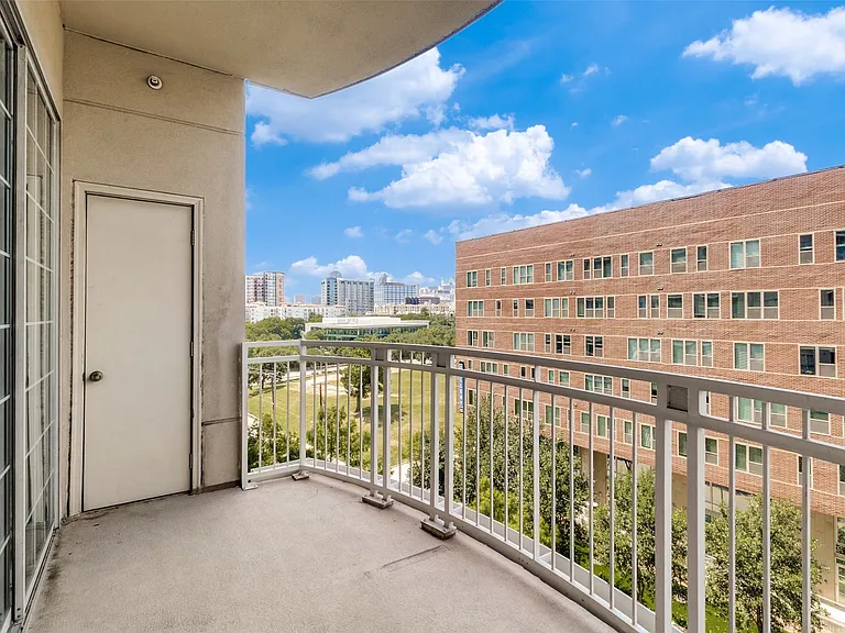 3225 Turtle Creek Blvd #520 — Photo 11