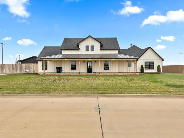 300 Murrel Ave, Okeene, OK 73763