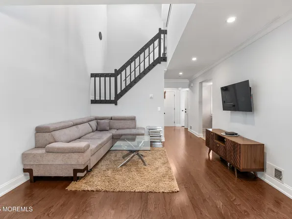 21 Spring Court, Tinton Falls, NJ 07724